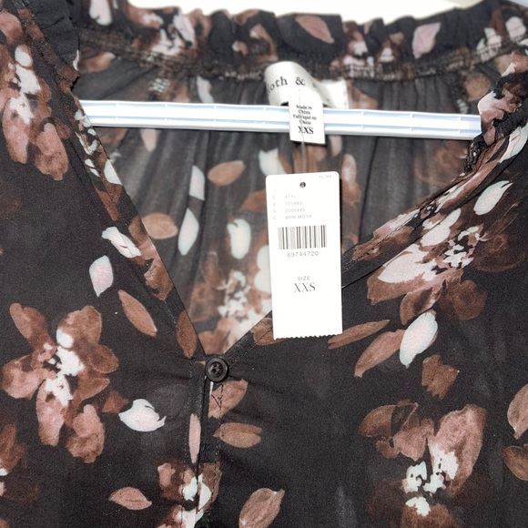 NWT Anthropologie Cloth and Stone Dark Romantic Black Brown Floral Blouse XXS - Picture 7 of 9